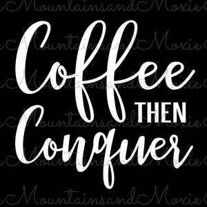 以下が含まれることがあります： 黒い背景に白い文字で「Coffee then Conquer」と書かれています。