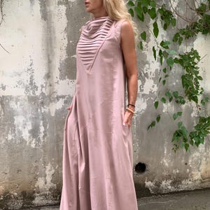 Plus Size Leinen-Baumwoll-Maxikleid: Ärmelloses Sommerkleid mit drapiertem Ausschnitt
