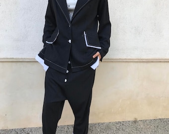 Traje de raya diplomática vanguardista: pantalón y blazer de tiro caído hechos a mano, ConceptBG