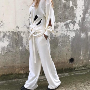 Conjunto de cárdigan de punto y pantalón ancho: traje asimétrico de algodón y lana