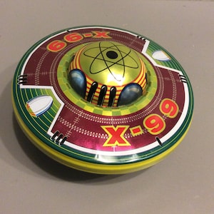 Vintage-Style UFO Spaceship Toy