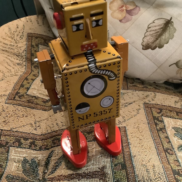 Robot Tin Wind Up Toy