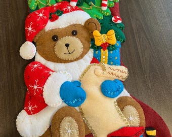 Fertig hergestellter Bucilla Santa Bär