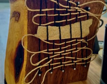 Arte en fibra de madera de mezquite en miniatura: Escultura tejida con bloques de telar