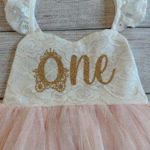 Un anniversaire princesse carrosse robe gâteau smash tenue fille tutu robe premier anniversaire robe 1er anniversaire robe tout-petit blanc et rose