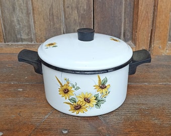 marmite émaillée vintage avec fleurs jaunes, marmite avec poignées et couvercle, décor de cuisine de ferme, ustensiles de cuisine soviétiques