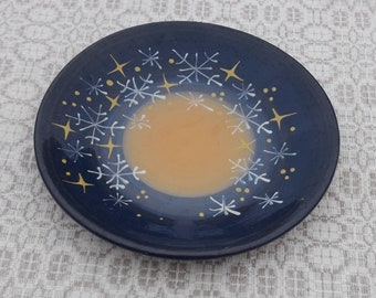 Large dark blue decorative vintage ceramic wall hanging plate with white snowflakes, retro home decor, vintage wall plate