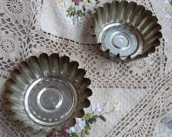 Medium vintage metal cake baking mold, vintage muffin and fruit cake molds, dessert mold, vintage kitchen decor