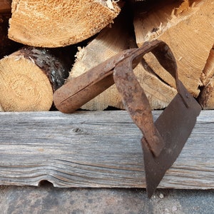 Vintage rustic hoe head, rusty iron hoe, vintage hand garden tool, rustic farmhouse decor, vintage garden claw