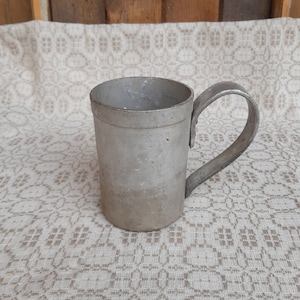 Vintage aluminium measuring cup, old aluminium 1 liter measure, vintage metal cup, vintage picnic cup, rustic farmhouse decor