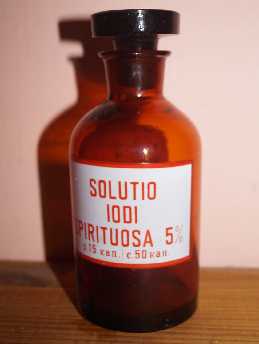 Botella de farmacia vintage Botella de boticario de vidrio Botella de vidrio marrón Botellas de farmacia pequeñas Botellas con etiquetas y tapones de vidrio Estilo retro