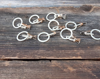 Set of 9 small vintage metal clips with plastic rings, clamps for curtains, vintage curtain clips, rusty metal clips with rings