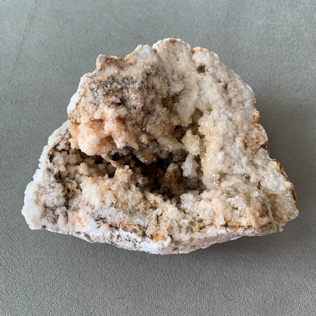 Natural Kentucky Geode Beautiful Quartz Crystals 1 Pound 10 Ounces 471