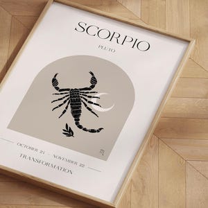 Puede incluir: Un p&oacute;ster imprimible beige y blanco con una ilustraci&oacute;n de escorpi&oacute;n negro. El p&oacute;ster presenta el texto "Scorpio", "Pluto", "October 24 - November 22", "Transformation" y el s&iacute;mbolo astrol&oacute;gico de Escorpio.