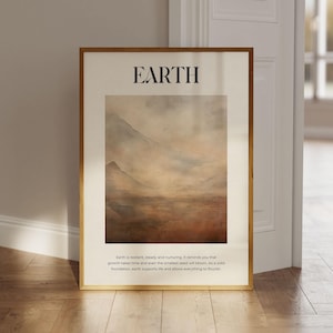 Könnte beinhalten: Ein minimalistisches Poster mit dem Wort "EARTH" in fettem schwarzen Text oben. Das Poster zeigt ein Aquarellbild einer Bergkette mit einem nebeligen, goldenen Himmel. Der Text unter dem Bild lautet: "Die Erde ist widerstandsfähig, beständig und nährend. Sie erinnert dich daran, dass Wachstum Zeit braucht und selbst der kleinste Samen erblühen wird. Als solides Fundament unterstützt die Erde das Leben und ermöglicht alles zu gedeihen."