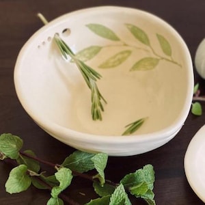 Handcrafted Ceramic Herb Stripper Bowl: De-stemming Dish with Pour Spout