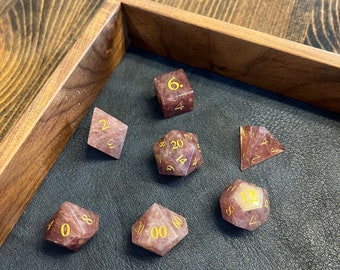 Juego de dados de cristal con fresas, para juegos de rol D&D.