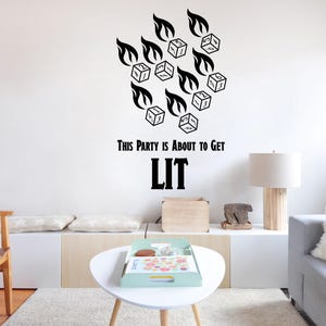 Puede incluir: Una pared blanca con una calcoman&iacute;a en blanco y negro de dados en llamas con el texto "This party is about to get LIT".