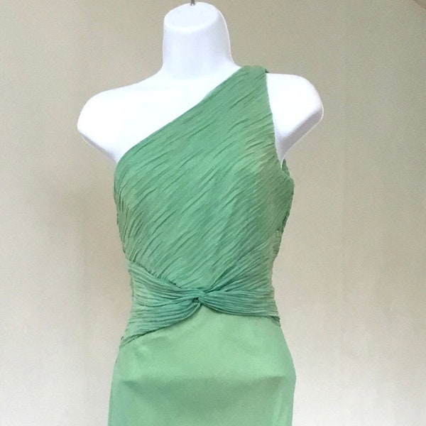 80’s one shoulder goddess gown. Soft mint green chiffon, ruched bodice, and short train. Small.