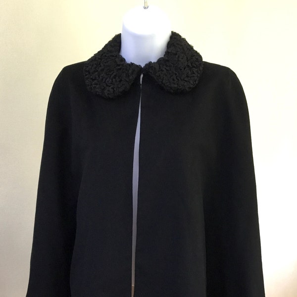 50s short wool cape with curly lamb (?) collar. Reversible black/beige. S/M