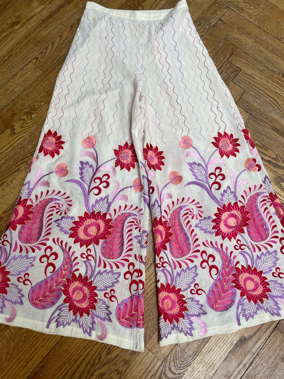 Vtg wide leg floral embroidered pants