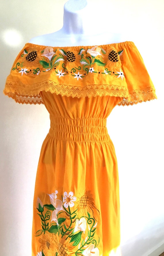 Lovely golden yellow peasant dress. Mexican. Embro