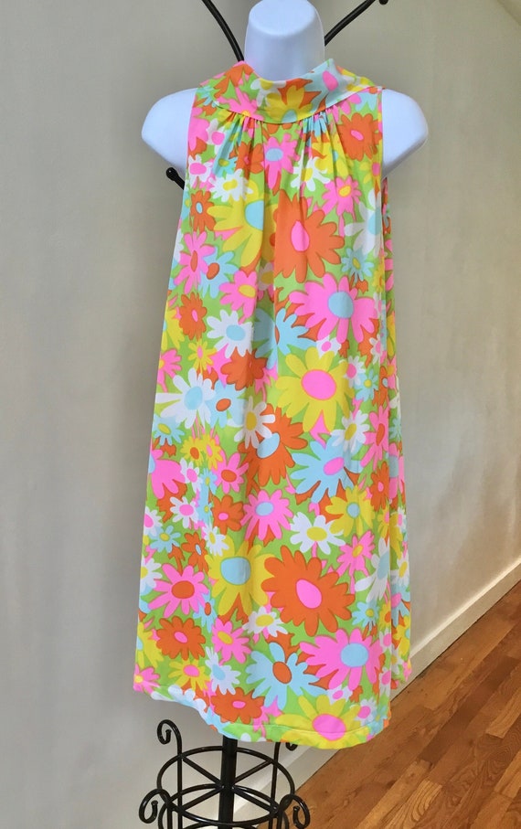 60’s Mod floral mini dress. A line . Nylon. M/L