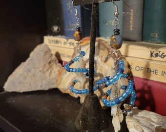Dwelling in the river currents (earrings)