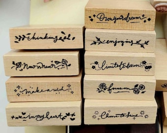Drewniany stempel gumowy z kwiatowym pozdrowieniem: scrapbooking, tworzenie kartek, dziennik artystyczny