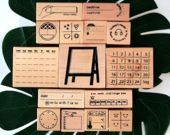 Carimbo de madeira retrô para planner, com data, previsão do tempo e espaço para mensagens. Ideal para decoração de diários e anotações. Disponível em 7 estilos.