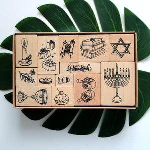 Zestaw stempli z motywem Chanuka 13 szt. Drewniane stemple Chanuka do tworzenia kartek scrapbookingu pakowania prezentów dziennika pamiętnika narzędzia dekoracyjnego Menora