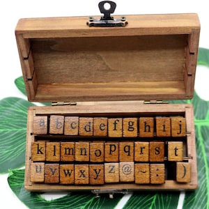 Juego de 30 sellos de letras minúsculas con caja de madera, sellos de goma vintage