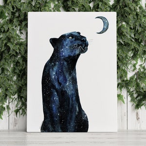 Stampa artistica da parete con illustrazione ad acquerello di universo magico, giaguaro, pantera nera, leopardo, galassia, luna e stelle.