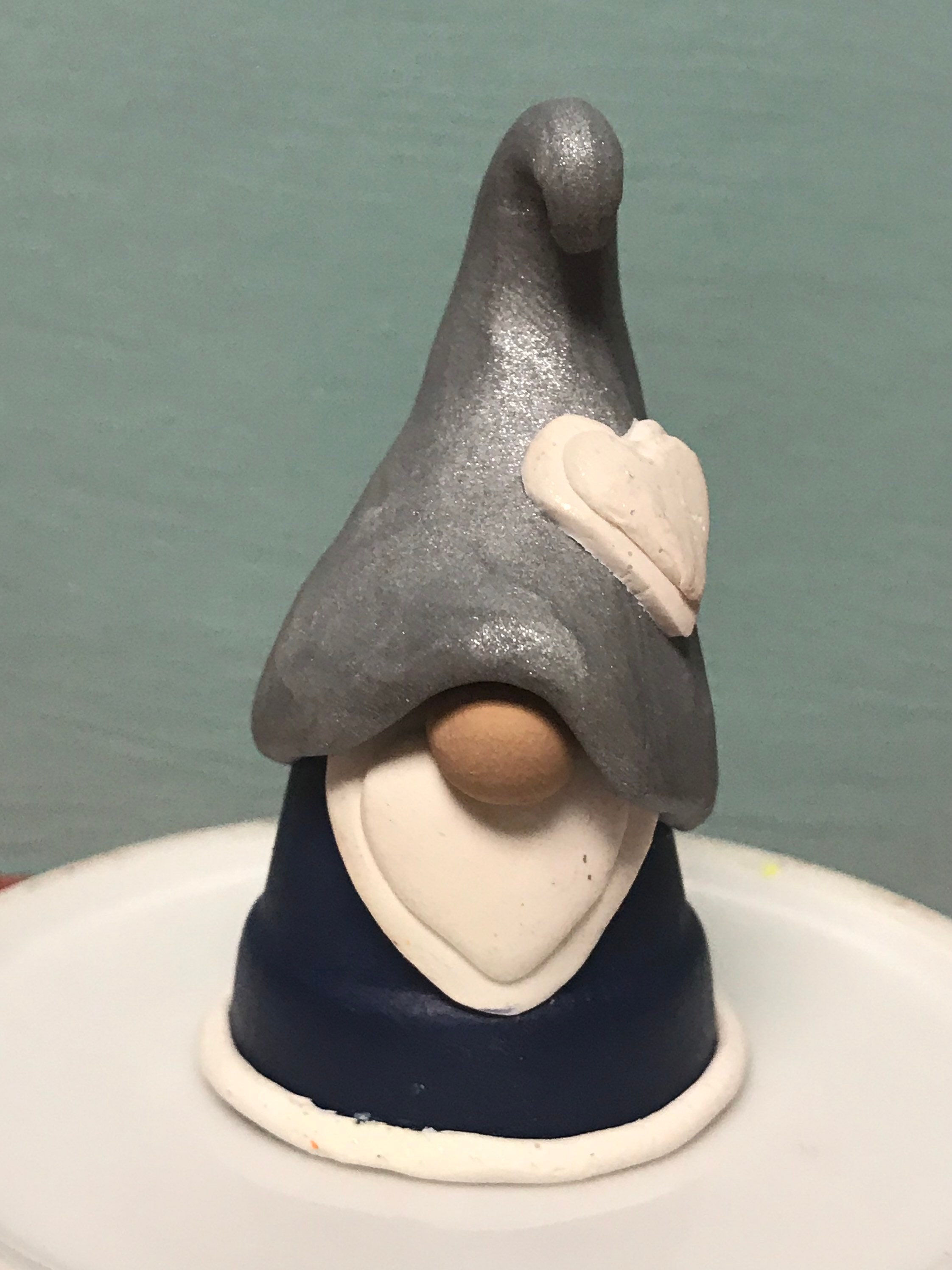 Gnome w/ Heart wine stopper