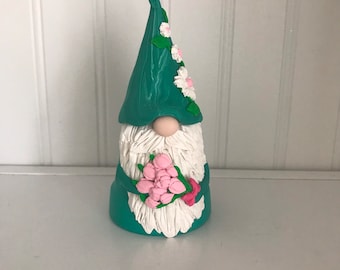 Gnome with bouquet