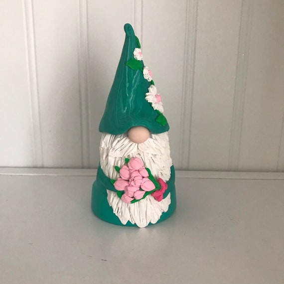 Gnome with bouquet