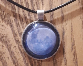 Luna llena azul - collar colgante