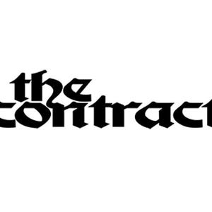 Può includere: Testo nero "the contract" su sfondo bianco, scritto in carattere gotico. Le lettere sono in grassetto e stilizzate, con la parola "the" sovrapposta a "contract". L'estetica è medievale.