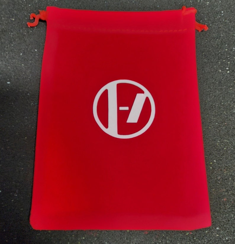 Comes with a velvet pouch you can use to collect your confetti at the end of the show night!