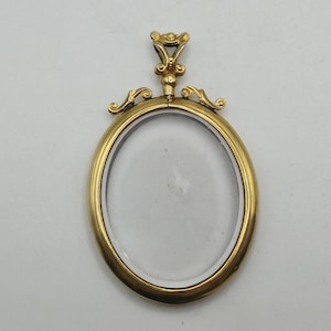 Antique Victorian 9ct gold  Glass Picture locket