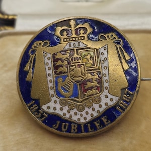 Antique Queen Victoria Golden Jubilee 1837 - 1887 Pin / Brooch