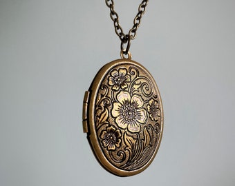 Floral Locket Necklace | Bronze Locket, Floral Pendant, Photo Pendant, Photo Locket Jewelry, Dainty Vintage Victorian Locket, Cute Gift Idea