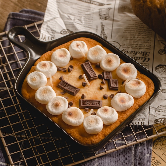 Skillet Chocolate S&#39;mores Cookie Candle | Personalized S’more Station Candle | Autumn Favorite Cookie Candle | Realtor Gifts | S&#39;mores Décor