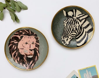 Vintage Fine Porcelain Elgate Plate Beautiful Safari Scene Animal Illustrations Lion Elephant Giraffe Monkeys African Decor Circa 2000