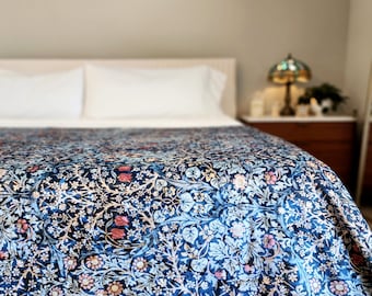 William Morris Blackthorn Blanket: Luxurious Crushed Velvet Throw