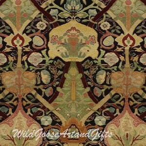 Puede incluir: Una alfombra de estilo vintage con un patr&oacute;n repetitivo de flores y hojas estilizadas en tonos marrones, verdes, beige y rosas sobre un fondo negro.