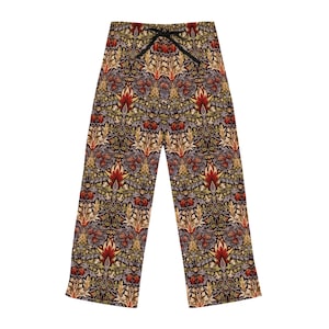 Op de afbeelding: Een zwarte pyjamabroek met een kleurrijk bloemenpatroon. Het patroon bevat rode, gele, groene en blauwe bloemen en bladeren.