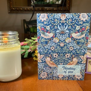 Cartão Pensando em Você, Cartão Floral, Cartão Ladrão de Morango, Cartão, Estacionário William Morris, Cartão de Incentivo, Cartão de Artes e Ofícios