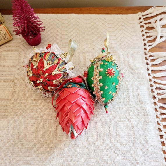 Christmas Push pin Ornaments Set of 3 Straw Pinecone Beaded