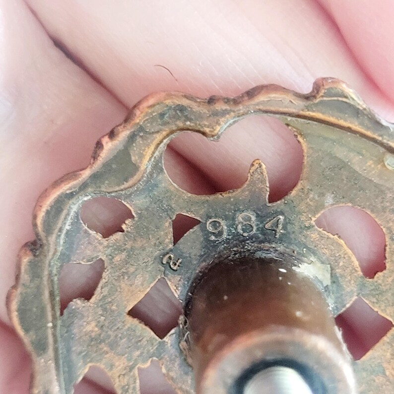 Runde Messingknöpfe und Griffe, Schriftrollenmuster, einzigartige Designs, verschiedene Marken Bild 8